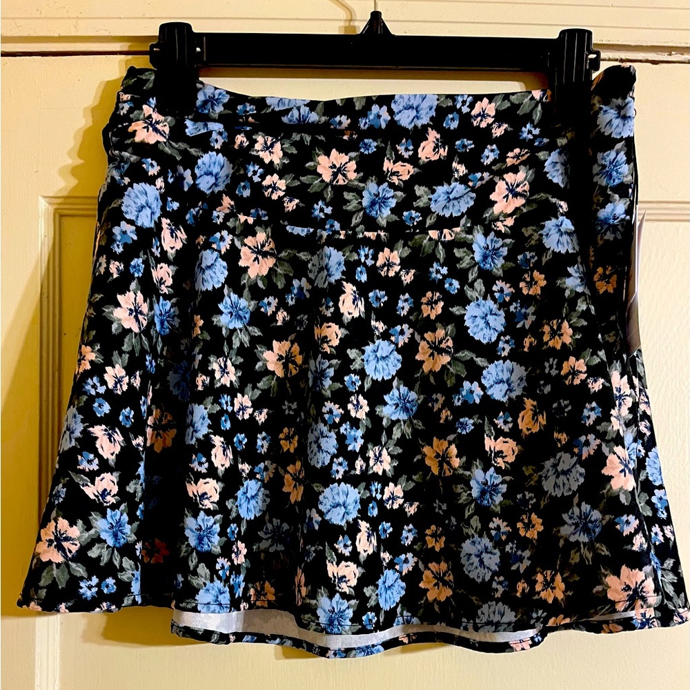 New with tags juniors skirt